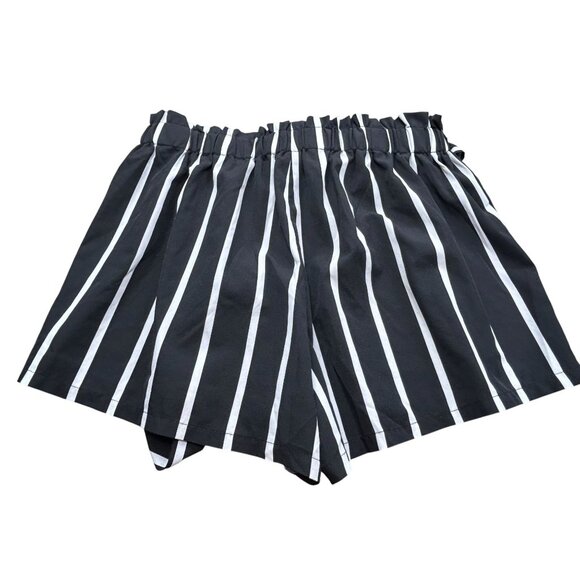 Shein Curve 1XL Black & White Striped High-Waisted Paperbag Shorts - Picture 2 of 6